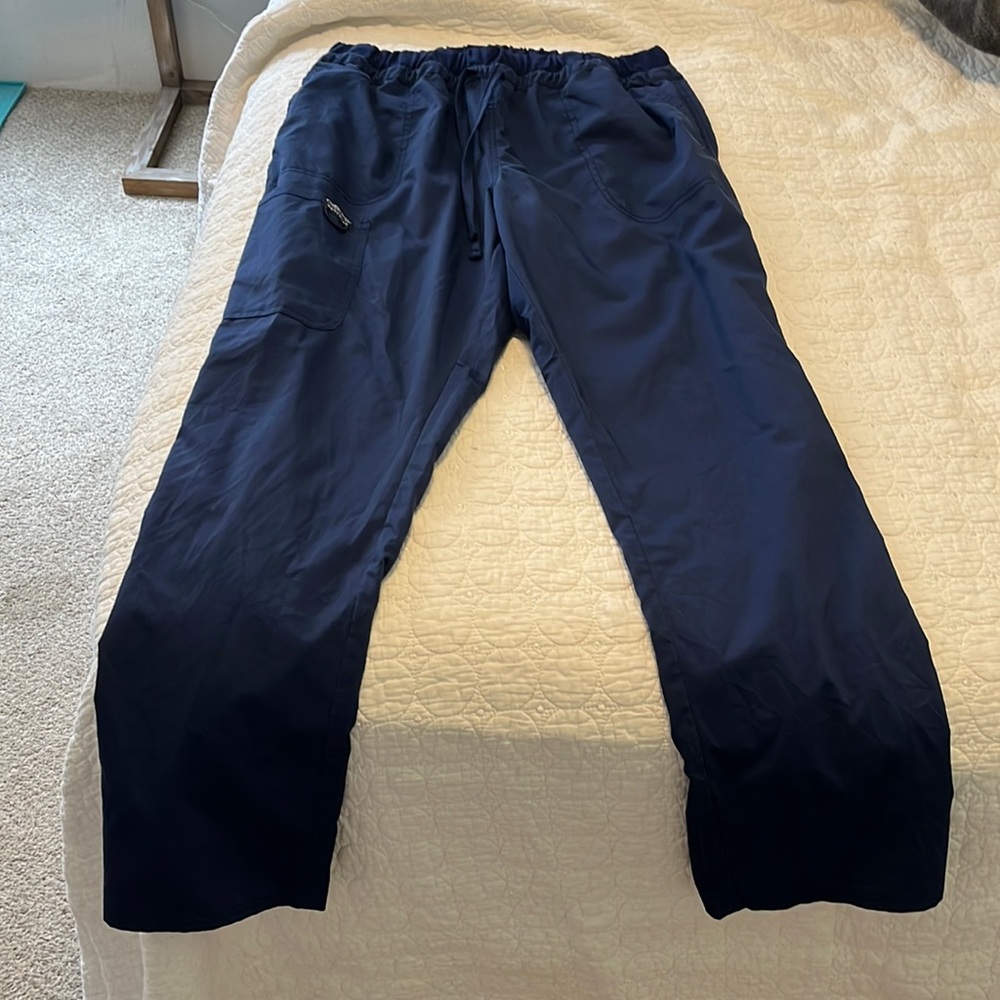 Scrubs for Women Workwear Revolution Cargo Pants Soft Stretch WW105 Size L Navy